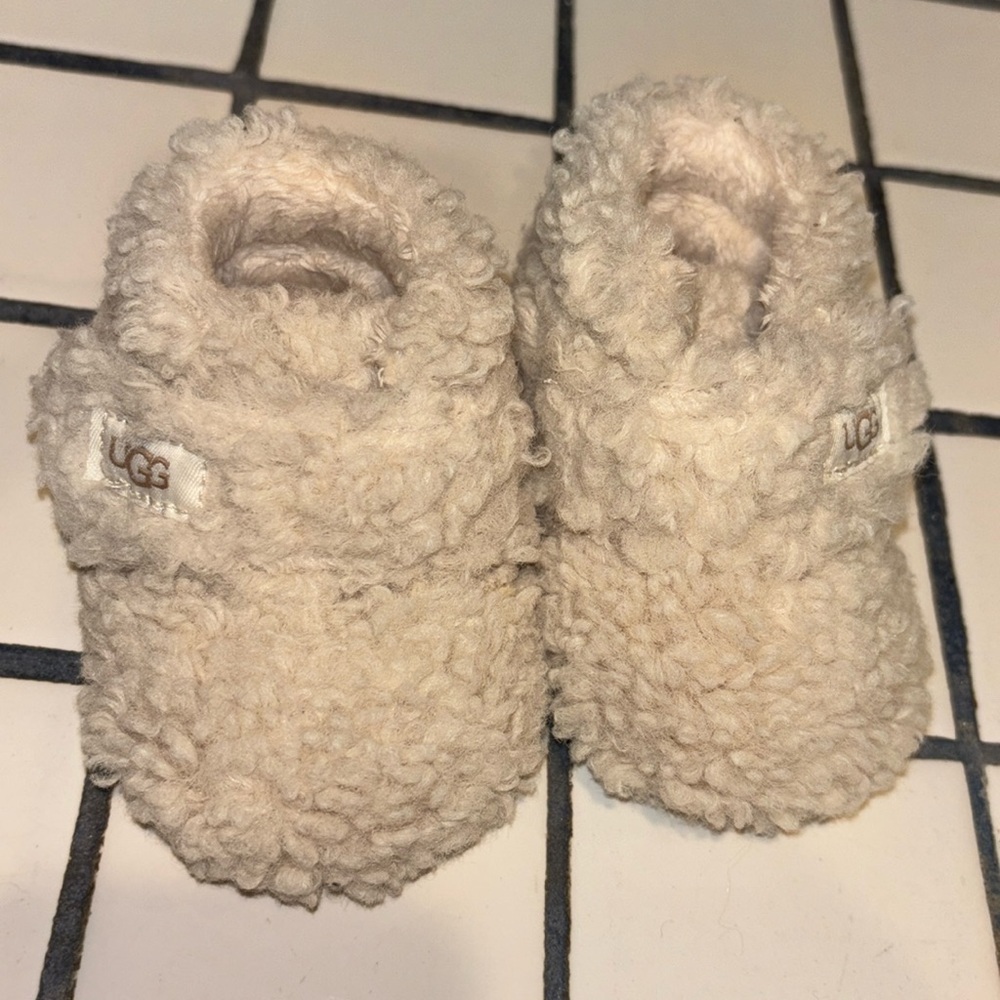 Like new Baby UGG slippers - size 0/1